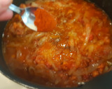 Foto del paso 3 de la receta: Pulpo encebollado con chorizo y patatas