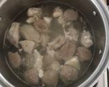 Foto langkah ke 2 dari resep Sup Ayam Bakso-Kembang Tahu.