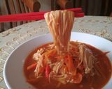 Foto langkah ke 2 dari resep Jamur enoki kuah merah pedas.