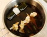 A picture of step 5 of Burdock Roots Wrapped in Kombu.