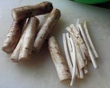 A picture of step 1 of Burdock Root Chicken Rolls.