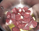 Foto del paso 6 de la receta: Ternera estofada con patatas baby, verduras y setas congeladas