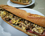 Foto del paso 5 de la receta: Bocadillo de revuelto de hamburguesa con bacon y queso azul