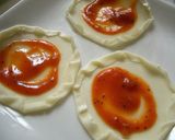 A picture of step 2 of Drinking Appetizer Petit Christmas Wreath.