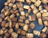Foto del paso 4 de la receta: Croutons de pan integral al horno