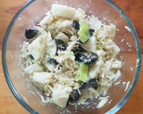 Foto del paso 2 de la receta: Ensalada de pollo con palmitos y aceitunas