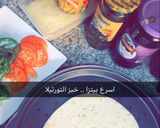 صورة لخطوة 1 من وصفة بيتزا خبز التورتيلا