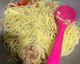 Foto langkah ke 3 dari resep Spaghetti Tuna Pedas ala Mama Asi / yLoVeA.