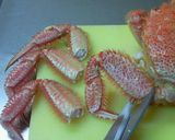A picture of step 1 of How To Shell a Hair Crab.
