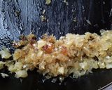 Foto del paso 3 de la receta: Bastones de yuca en salsa y cebolla caramelizada🌰🍅🍯!!!