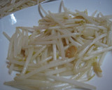 A picture of step 5 of Pork and Ginger Stir Fry with Bean Sprouts and Garlic.