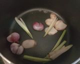 รูปขั้นตอนการทำที่ 1 ของ ต้มยำไก่น้ำข้น