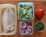 Foto del paso 1 de la receta: Pescado al pesto en freidora de aire con ensalada