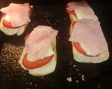 Foto del paso 4 de la receta: [RÁPIDO] Brusquetas con Pan Francés y Albahaca