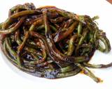 Yucky Earth Worm(VEGAN HOLLOWEEN 2013 ) Longbean In Spicy Black Pepper Sauce recipe step 2 photo