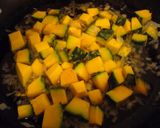 A picture of step 2 of Dairy-Free Kabocha Squash Cream Pasta.