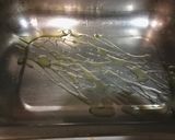 Foto del paso 4 de la receta Queso fresco granulado con pan empapado en huevo a las hierbas