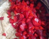 Foto langkah ke 6 dari resep Strawberry Muffin.