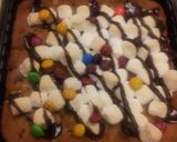 A picture of step 6 of Gooey chocolate chip cookie bar.