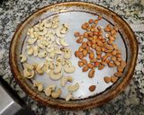 Foto del paso 1 de la receta: Chocolate con frutos secos y más