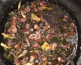 Foto langkah ke 10 dari resep Cumi Asin Kuah Hitam Cabe Ijo.