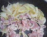 รูปขั้นตอนการทำที่ 1 ของ หมูผัดหอมใหญ่