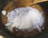 A picture of step 4 of Besan Goand aur till ka halwa.