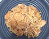 Foto langkah ke 7 dari resep Mie enoki&sosis asam manis masak di ricecooker.