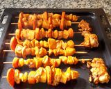 Foto del paso 6 de la receta: Brochetes de pechugas de pollo con papas españolas