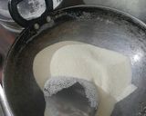 A picture of step 3 of Suji keser halwa.