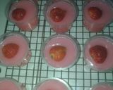 Foto langkah ke 2 dari resep 143. Puding Jelly Strawberry.