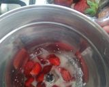 A picture of step 2 of Strawberry shake.