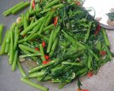 Foto langkah ke 3 dari resep Cah Kangkung.