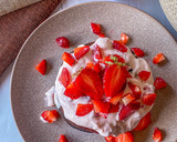 Foto del paso 2 de la receta: Tortitas de algarroba con fresas