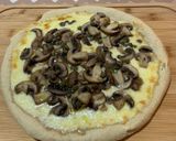 Foto del paso 4 de la receta: Pizza de hongos y alcaparras