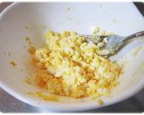 A picture of step 2 of English Muffin and Avocado Egg Sandwich.