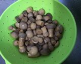 Une image de l'étape 3 de Nouilles japonaises sautées aux tomates et champignons.