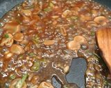 Foto langkah ke 5 dari resep Tuna steak with mushroom gravy.