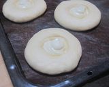 A picture of step 7 of Apricot Cream Cheese Buns.