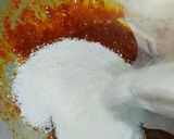 Foto langkah ke 2 dari resep Serundeng Kelapa Pedas.