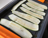 Foto del paso 2 de la receta: Bocaditos de calabacín con salsa pesto