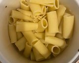 Foto del paso 1 de la receta: Pasta con tomate y espinacas