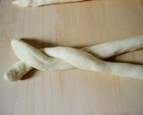A picture of step 11 of Simit: Turkish Bread Rings Coated with Sesame Seeds.