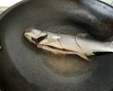 Foto langkah ke 3 dari resep Goreng Ikan Asam Manis.