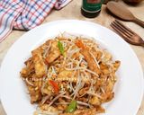 Foto langkah ke 7 dari resep Dadar Telur Cah Taoge Pedas Gurih.