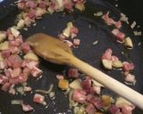 A picture of step 2 of Tortellini alla boscaiola.