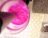 Foto del paso 3 de la receta: Panna cotta de pitaya con Coulis de frutos rojos