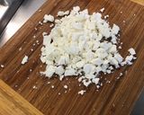 Une image de l'étape 1 de Roulés apéro au concombre, surimi et crème de feta.