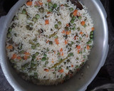 ஈசி அன்ட் டேஸ்டி வெஜ் புலாவ் ரெசிபி ஸ்டேப் 5 புகைப்படம்