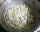A picture of step 5 of White sauce pasta.